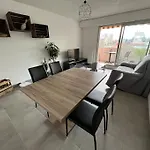 Bel Appartement De 2 Chambres Avec Balcon Et Garage A Proximite Du Centre De Pau