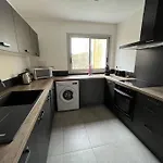 Bel Appartement De 2 Chambres Avec Balcon Et Garage A Proximite Du Centre De Pau