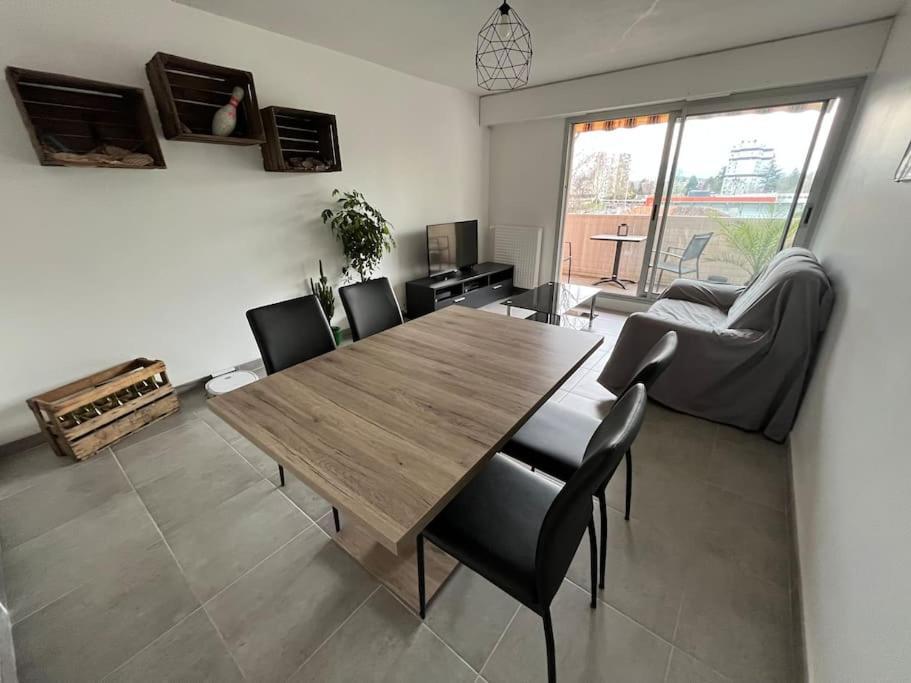 Bel De 2 Avec Balcon Et Garage A Proximite Du Centre De Pau