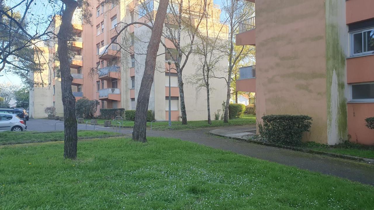 Bel De 2 Avec Balcon Et Garage A Proximite Du Centre De *